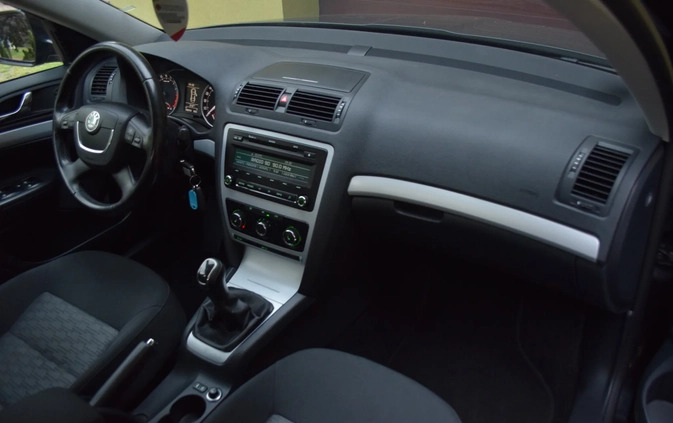 Skoda Octavia cena 24900 przebieg: 243700, rok produkcji 2011 z Pisz małe 154